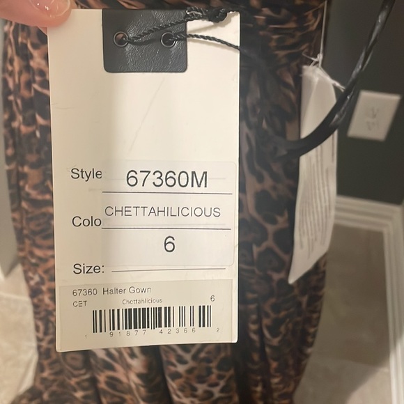 MAC DUGGAL NWT Halter Neck Gown Size 6 Cheetahlicious - Picture 8 of 12